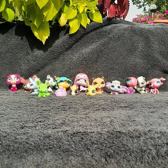 Littlest Pet Shop LPS Lot of 13 Hasbro Animals Dogs Cats Mouse Monkey - Picture 2 of 6